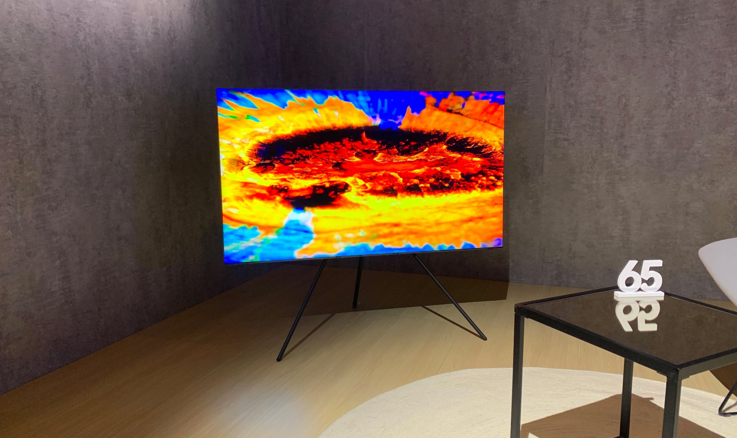 Samsung and LG continue to dominate the TV market and increase sales of QLED and OLED