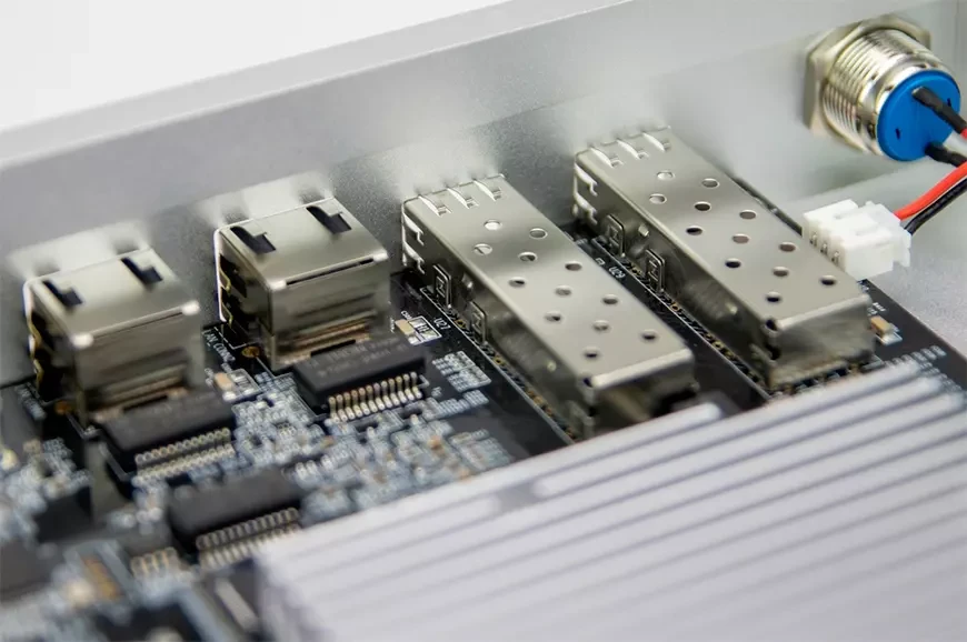 LUMIN L2 – music server with built-in network switch